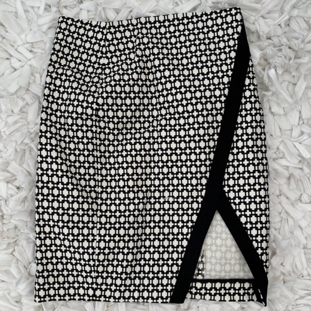 NWOT ALEXIS Pellier pencil skirt with slit -M - Picture 3 of 11